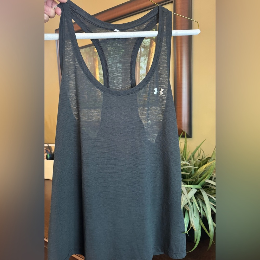 Under Armour tank size medium